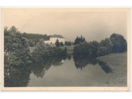 10 - Chrudimsko, Dolní Bradlo, Pension Vršov a okolí, cca 1947