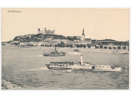 Slovensko, Bratislava, pohled na město od Dunaje s parníky, cca 1921