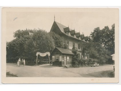14 - Děčínsko, Hřensko, Hotel Mezní Louka, oživená partie u bufetu, cca 1950