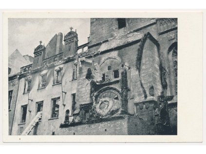 49 - Praha, Němci zničený Staroměstský orloj v květnu 1945