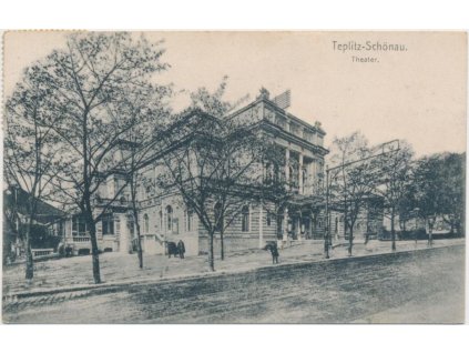 65 - Teplice, oživená partie před divadlem, cca 1910