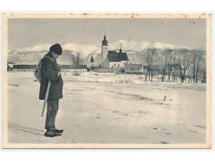 Slovensko, Liptovský Ján, oživená zimní partie s pohledem na kostel, cca 1937