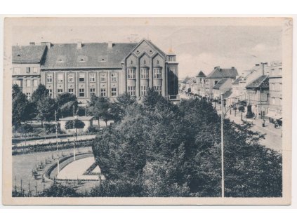 27 - Kladno, Lidový dům a okolí, cca 1937