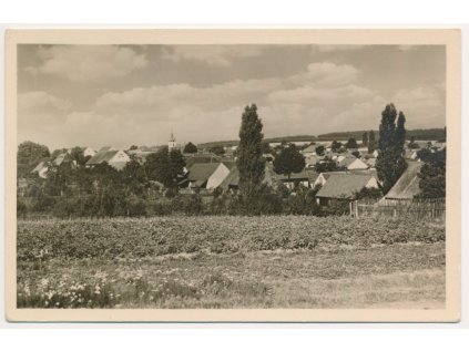 02 - Berounsko, Chyňava, celkový pohled na obec, cca 1959