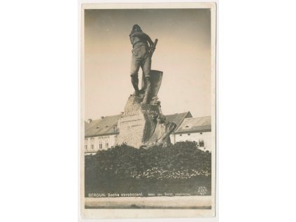 02 - Beroun, Socha osvobození, cca 1935