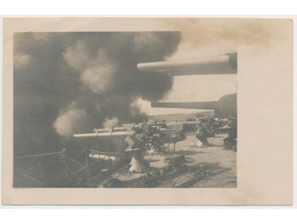 S. M. S. Prinz Eugen, pohled na boční salvu z hlavních dělových věží, 1917