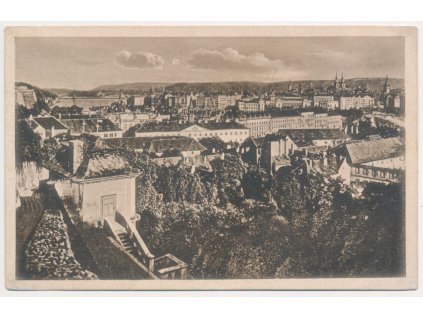 49 - Praha, pohled na město ze starých zámeckých schodů, cca 1929