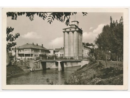 53 - Přerovsko, Kojetín, partie u řeky s pohledem na mlýn, cca 1949