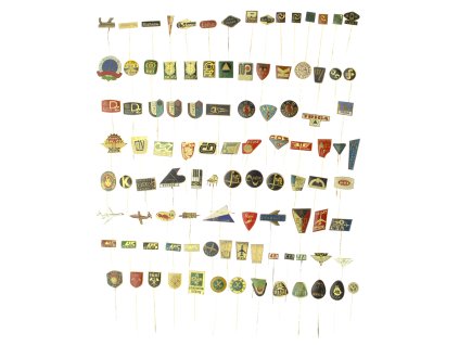 ČSSR, sestava cca 110 kusů převážně podnikových a sportovních odznaků