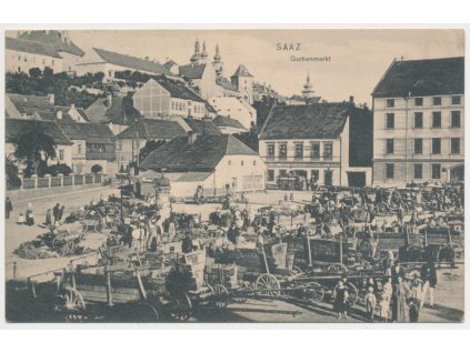 34 - Lounsko, Žatec, Gurkenmarkt, oživené náměstí s trhy, cca 1913