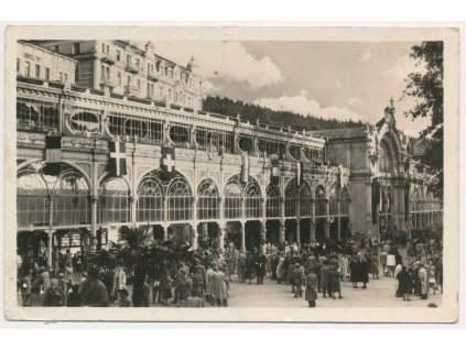 08 - Chebsko, Mariánské Lázně, Oživená kolonáda, cca 1952
