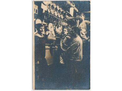 S.M.S. Radetzky, Námořníci ve strojovně bitevní lodě, cca 1916