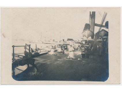 K.U.K. Kriegsmarine, pohled na protiletadlová děla na palubě lodi, cca 1915