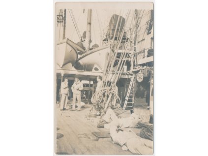 K.U.K. Kriegsmarine, pohled na námořníky na palubě lodi, cca 1915