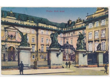49 - Praha, Královský hrad, oživená partie, cca 1919