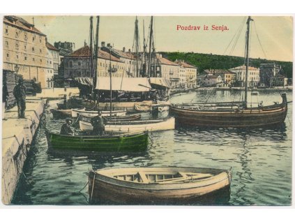 Chorvatsko, Senj, oživená partie s loděmi z přístavu, cca 1913