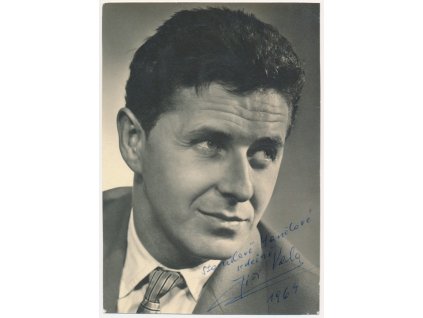 Vala Jiří (1926-2003), český herec, portrétová pohlednice s vl. podpisem (datováno 1964)