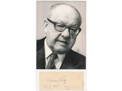 Neff Vladimír (1909-1983), český spisovatel, oficiální fotografie ČTK s vl. podpisem