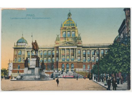 49 - Praha, oživená partie před Muzeem, socha sv. Václava, tramvaj..., 1917