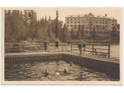 Slovensko, Vysoké Tatry, Štrbské pleso, oživená plovárna, hotel Hviezdoslav, 1924