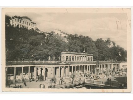 25 - Karlovy Vary, oživená kolonáda, cca 1955