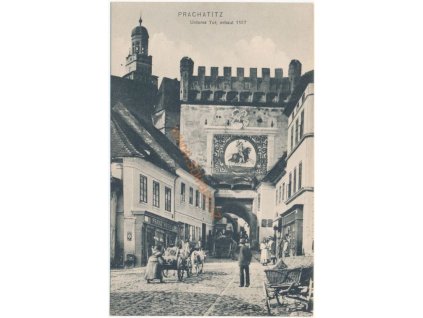 48 - Prachatice, oživená ulice s koňským povozem u Dolní brány,cca1908