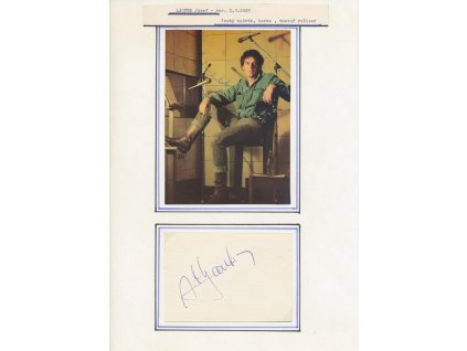 Laufer Jiří (1939-2024), český zpěvák, herec, sběratelský list s vl. podpisem