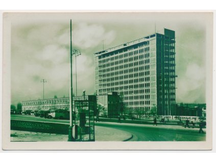 73 - Zlín, Náměstí Práce, Správní budova Baťových závodů-mrakodrap, cca 1935