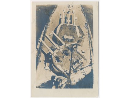 S.M.S. Prinz Eugen, pohled na přední dělové věže a děla, cca 1916