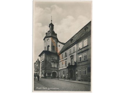 47 - Plzeň, oživená ulice před starým gymnáziem, cca 1934