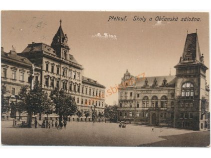 44 - Pardubicko, Přelouč, oživená partie před školami a Obč. záložnou, cca 1922