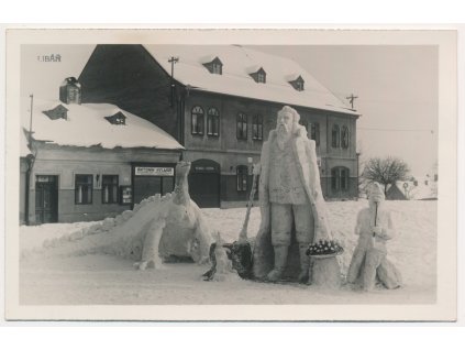 22 - Jičínsko, Libáň, Sochy ze sněhu, knihkupectví A. Hylmar, cca 1941
