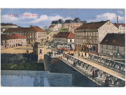 47 - Plzeň, Pražský most, oživená partie s koňmi, tramvaje...,cca 1922