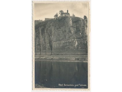 02 - Berounsko, Tetín, partie u řeky s pohledem na kostel, cca 1934