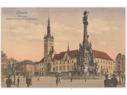 41 - Olomouc, oživená partie z náměstí, Radnice, Sloup Nejsvětější Trojice, 1916
