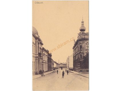 31 - Kutnohorsko, Čáslav, oživená ulice, cca 1940