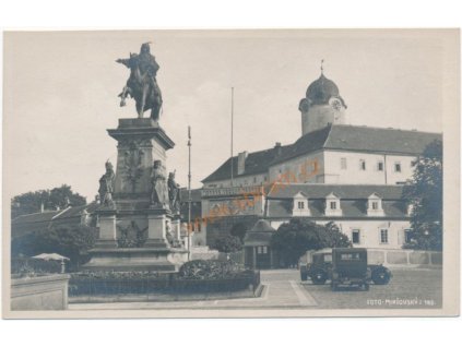 40 - Nymbursko, Poděbrady, partie před zámkem, foto Mikšovský, cca 1937