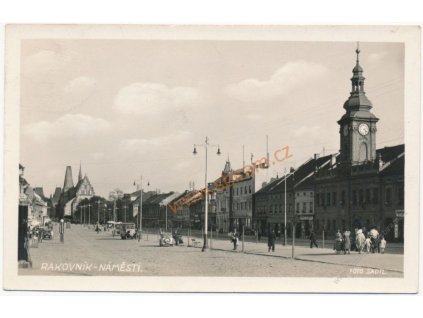 55 - Rakovník, oživené náměstí, foto Sadil, cca 1934