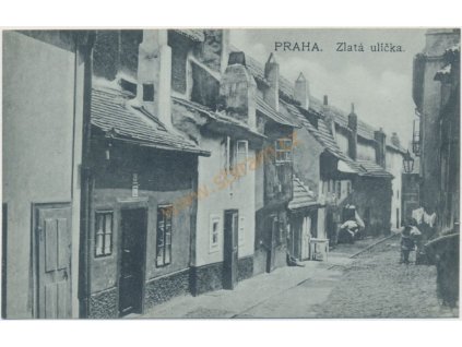 49 - Praha, oživená partie ze Zlaté uličky, cca 1925