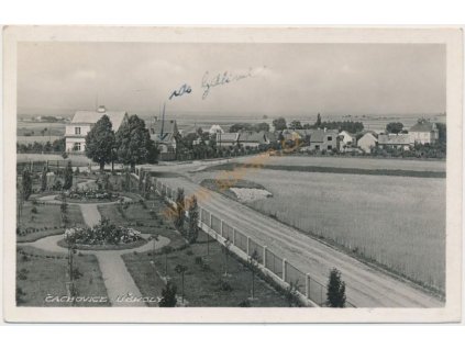 36 - Mladoboleslavsko, Čachovice: U Školy, nákl. P. Jiroušek, cca 1930