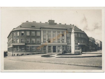 38 - Náchodsko, Nové Město nad Met., partie před poštou, Grafo Čuda, cca 1935