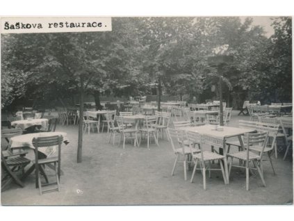 31 - Kutná Hora, Šaškova restaurace - oživená letní zahrádka, cca 1935