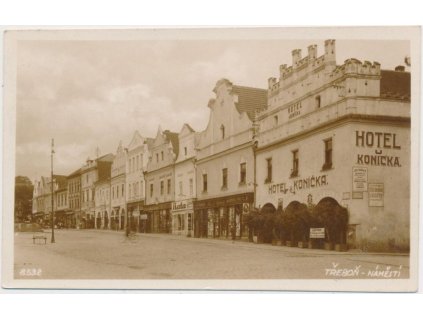 25 - Jindřichohradecko,Třeboň,oživené náměstí(Hotel U Koníčka),ca 1930