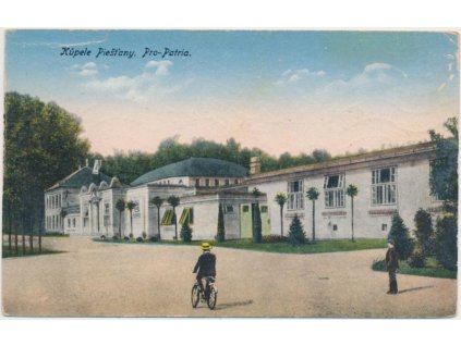 Piešťany, oživená partie před léčebným domem Pro - Patria, cca 1930...