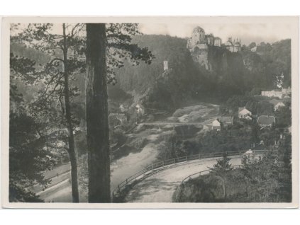 74 - Znojemsko, Vranov nad Dyjí, pohled na zámek na skalnatém ostrohu, cca 1933