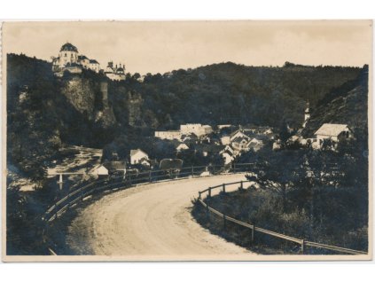 74 - Znojemsko, Vranov nad Dyjí, pohled na zámek s částí města, cca 1935