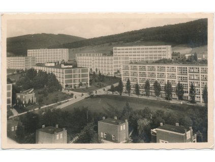 73 - Zlín, pohled na Baťovy závody a internáty, nákl. B. Siegel, cca 1942