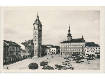 72 - Vyškov, oživené náměstí, automobily, Fototypia, cca 1935