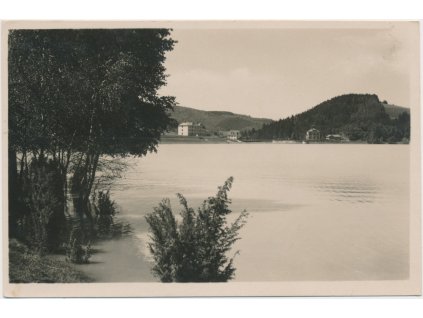 71 - Vsetínsko, Bystřička, partie u přehrady s hotelem Klenov, foto Bittner, cca 1942