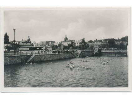 70 - Orlickoústecko, Choceň, oživená partie z plovárny, Grafo Čuda, cca 1942